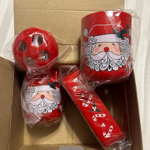 The Water Works, 3-Pc Bath/Vanity Set, Santa Splash Design - Picture 4 of 4